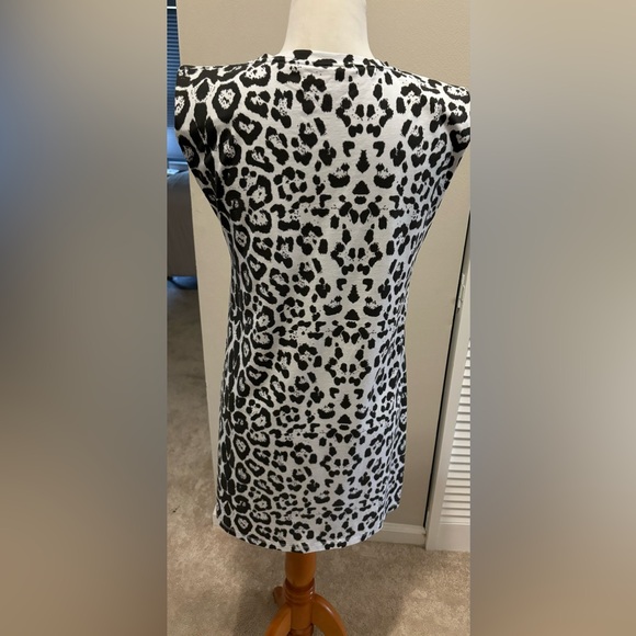 Lum, black & white print mini dress with small shoulder pads. Size Large - Picture 2 of 6